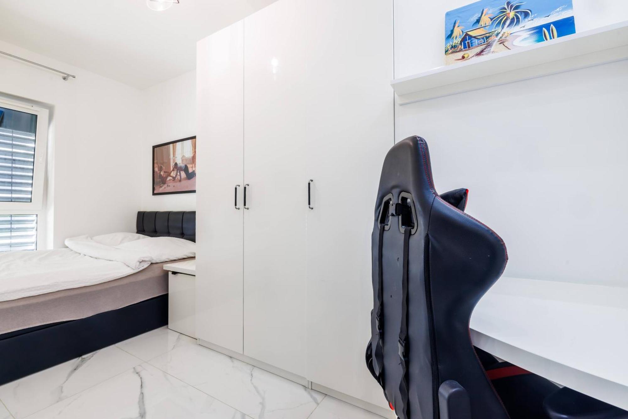Luxury Apartment With Spa Bath- City Centre, Free Parking ジェシュフ エクステリア 写真